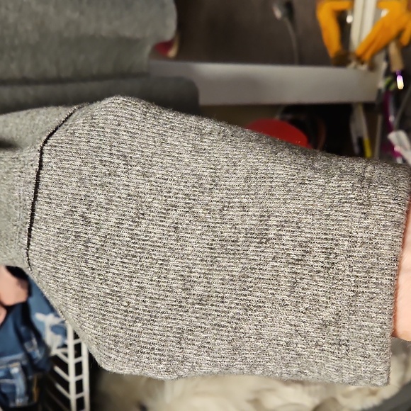 Sweater   - Picture 9 of 12